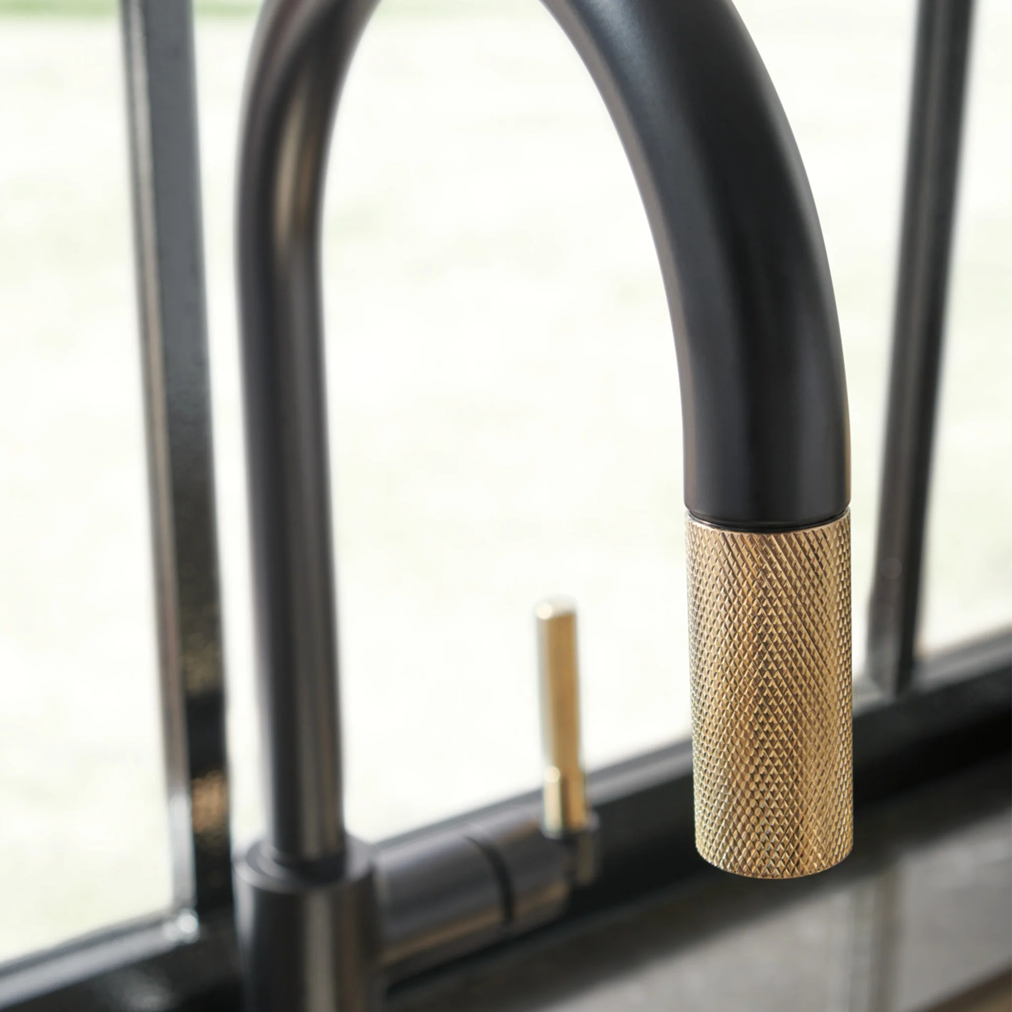 LITZE® PULL-DOWN FAUCET WITH ARC SPOUT AND KNURLED HANDLE - Image 7